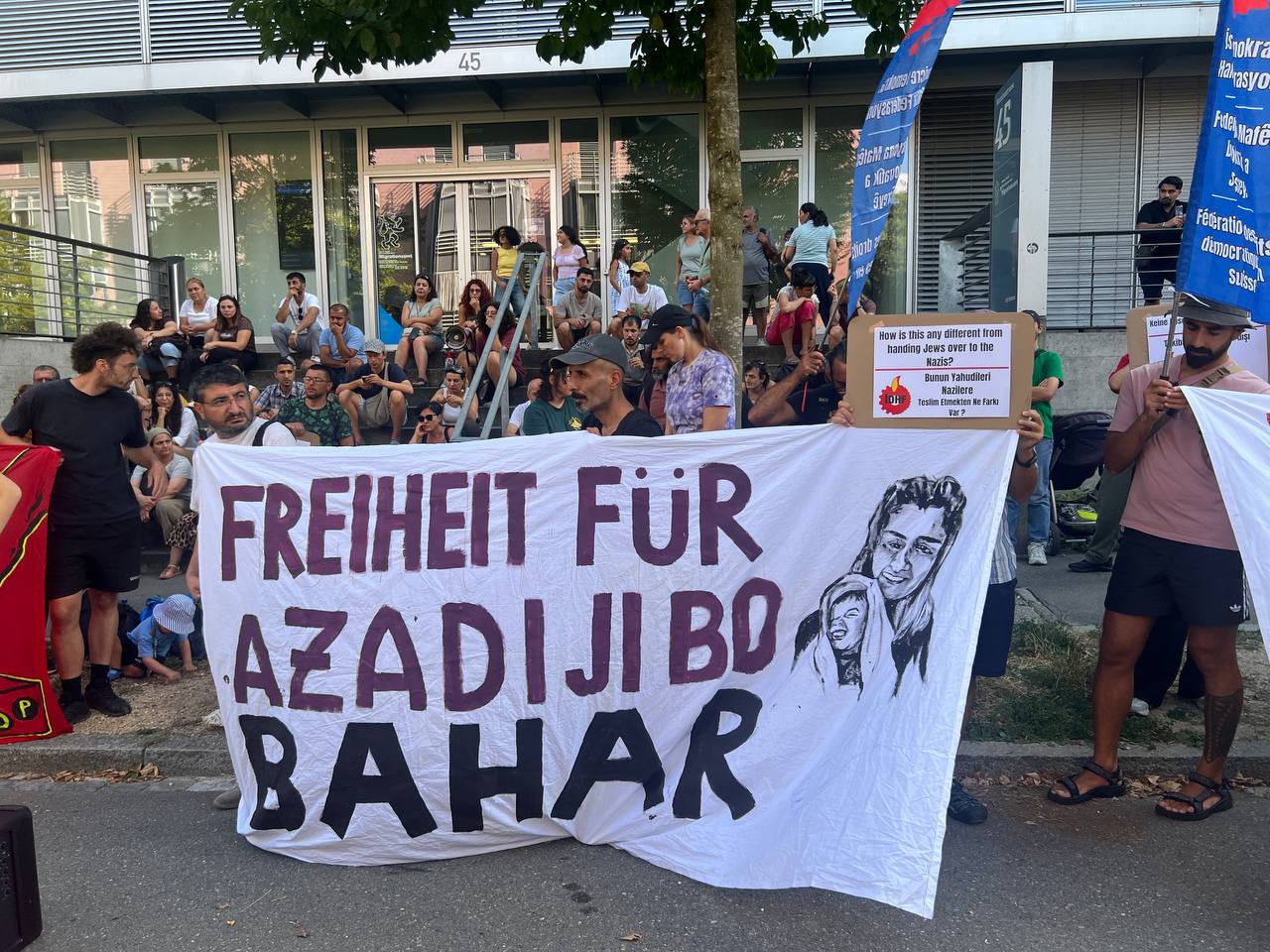 Zürih’te Bahar Yalçınkaya ile Dayanışma Eylemi konulu fotoğraflar