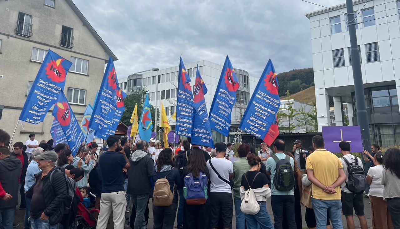Bern’de SEM önünde kitlesel eylem konulu fotoğraflar